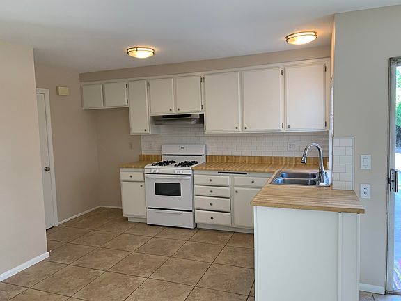 3rd image of 4315 N Woodglen Dr