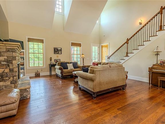 5th image of 281 Chilhoe Dr
