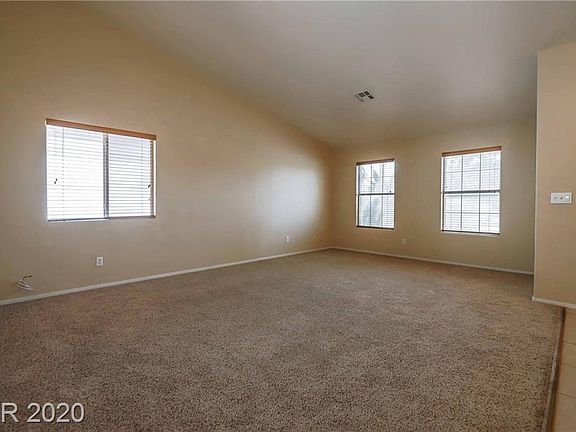 4th image of 558 Pearberry Ave