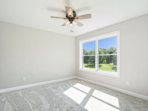 5th image of 233 Markus Glen Dr