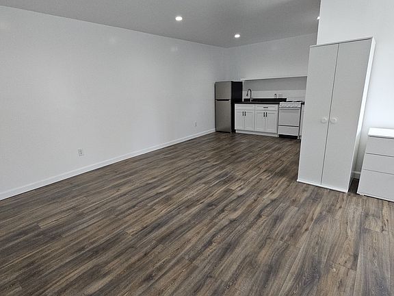 2nd image of 172 N Alta Vista Blvd #1