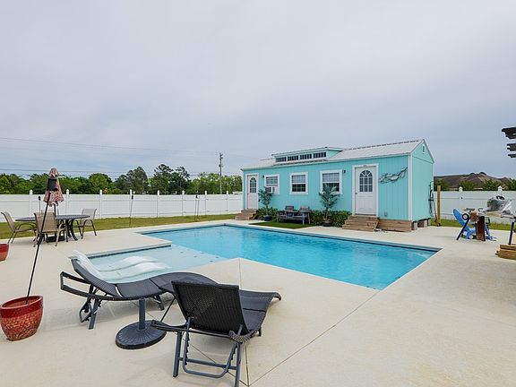 3rd image of 3907 Conway Cir