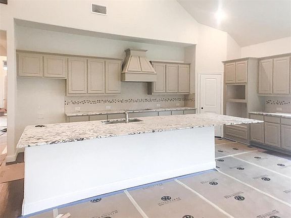 5th image of 1124 Horsetail Dr