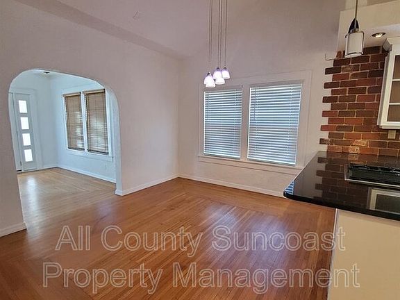 4th image of 935 21st Ave N