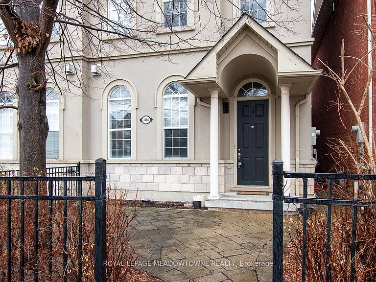 3486 Eglinton Ave W — Photo 3