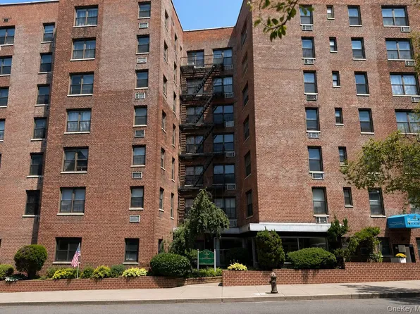 63-95 Austin Street #2L, Rego Park, NY 11374