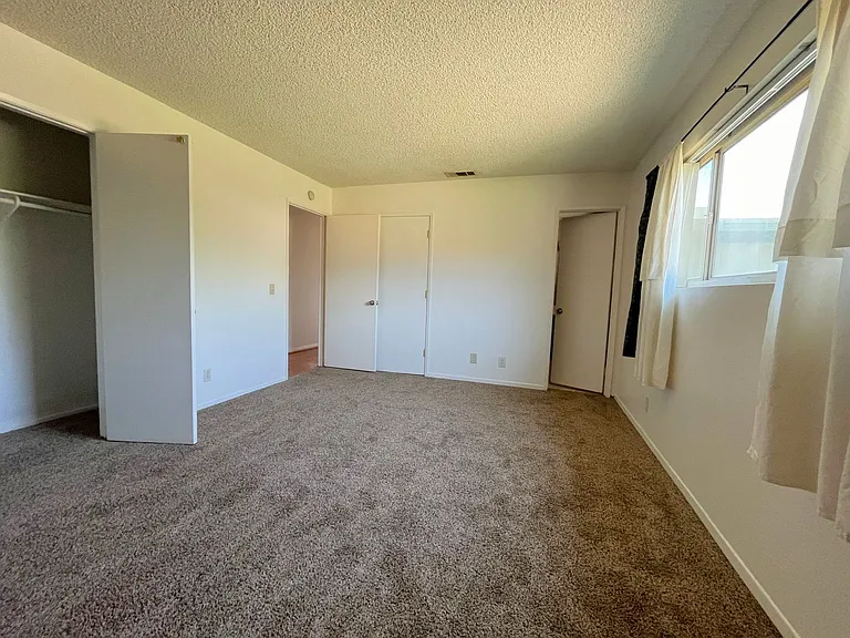 1602 James Ct — Photo 10