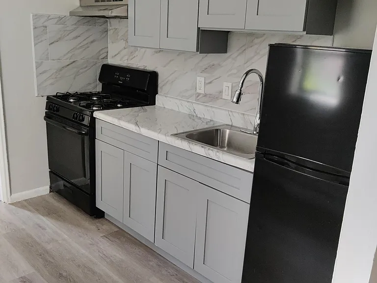 901 E Cliveden St — Photo 5