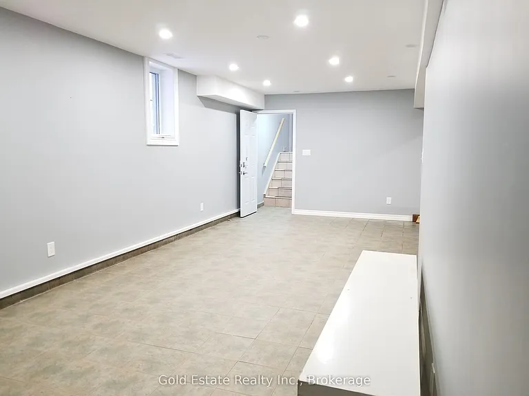 426 Langlois Ave #BASEMENT — Photo 3