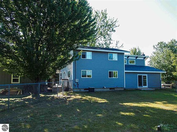 2nd image of 5994 Marilyn Ct