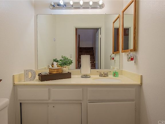4th image of 23552 Newhall Ave APT 5