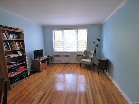 5th image of 5 Sadore Ln APT 7S