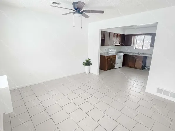 4185 W Court St #10, Flint, MI 48532