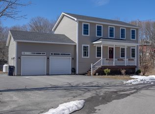 10 Ellis Ct, Bangor, ME 04401