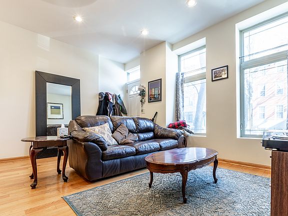 3rd image of 816 N Hermitage Ave #1