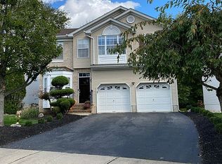 3 Egret Ln, Marlboro, NJ 07746