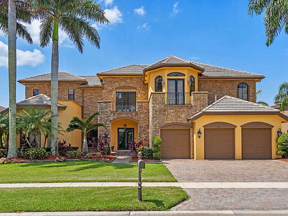 3rd image of 10655 Versailles Blvd