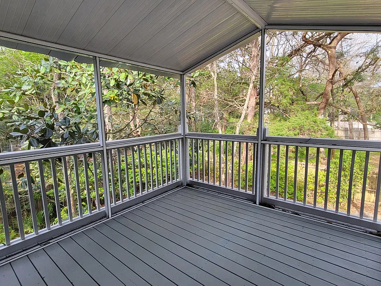 Apartment Second Floor Screened Patio
