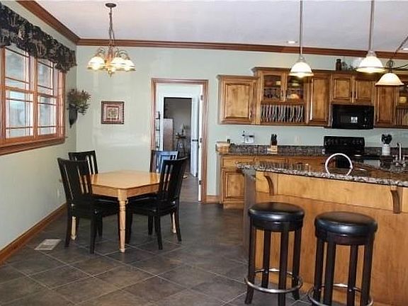 5th image of 2222 Carolwood Way