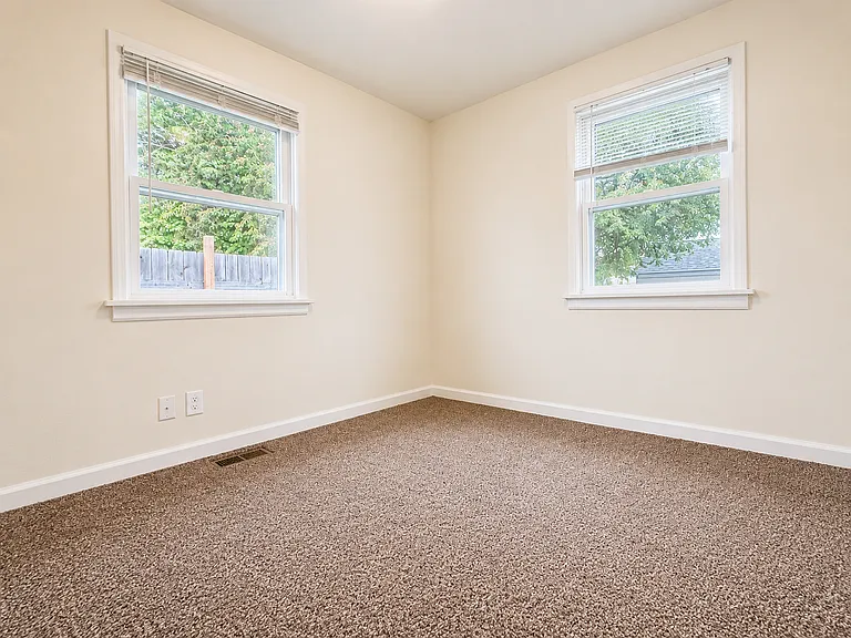 912 N Helena St — Photo 5
