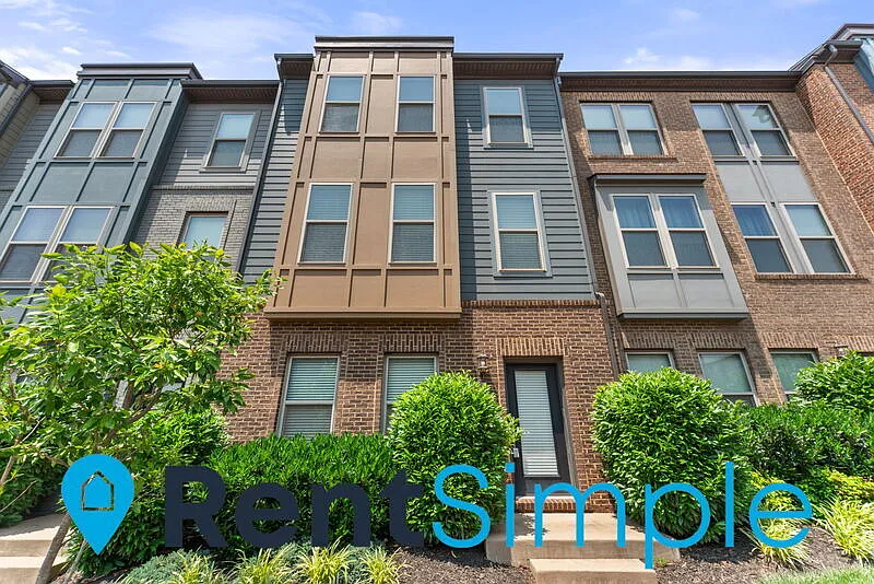 3 bed, 3.0 bath, 2200 sqft, $3,245 — Photo 2