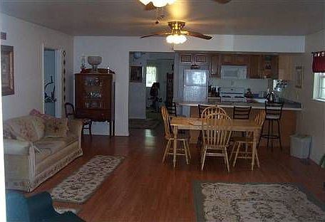 4th image of 314 E 12th St