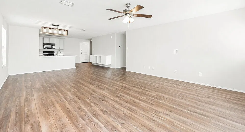 3 bed, 2.0 bath, 1522 sqft, $2,035 — Photo 3