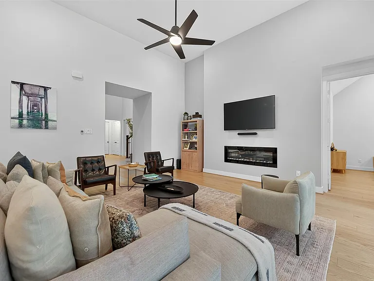 9722 Dani Lake Dr — Photo 11