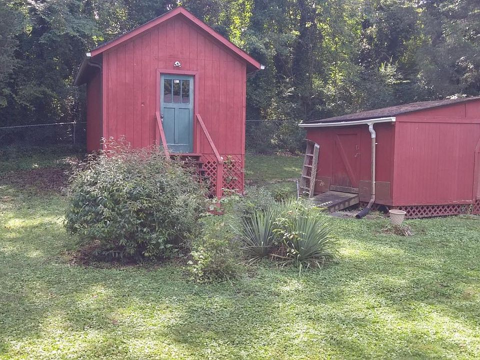 2nd image of 404 Delta St