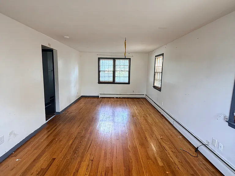 241 Circular Ave — Photo 3