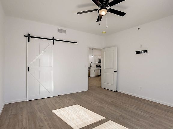 4th image of 502 S Linn Ave