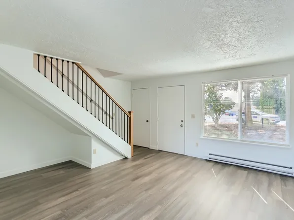 1051 Birchwood Dr, Oregon City, OR 97045