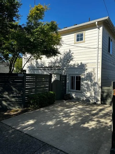 21st Ave NW, Seattle — Photo 1