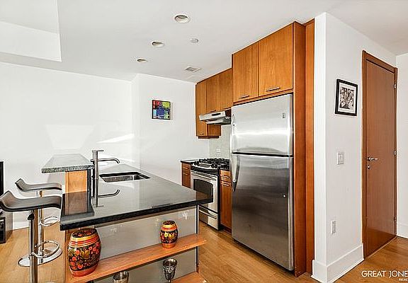 4th image of 446 Kent Ave APT 9C