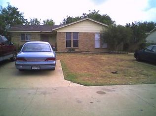 110 Pine Meadow Dr, Kennedale, TX 76060