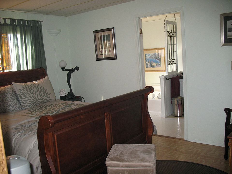 2nd image of 209 Shadow Ranch Ln