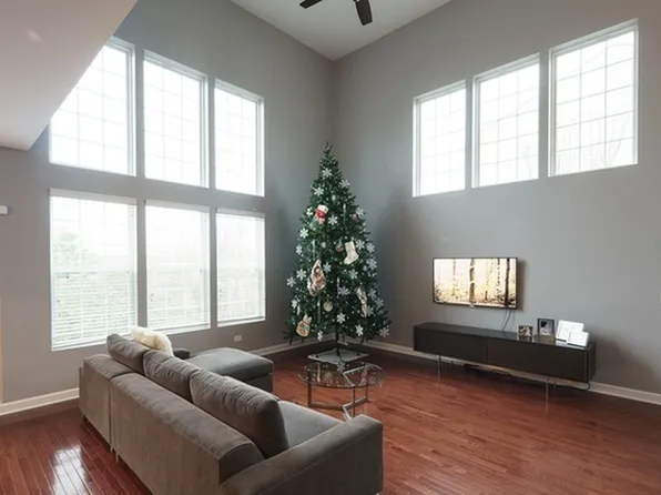 10S448 Carrington Cir, Burr Ridge, IL 60527