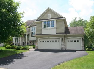 2905 Butternut Dr, Chaska, MN 55318