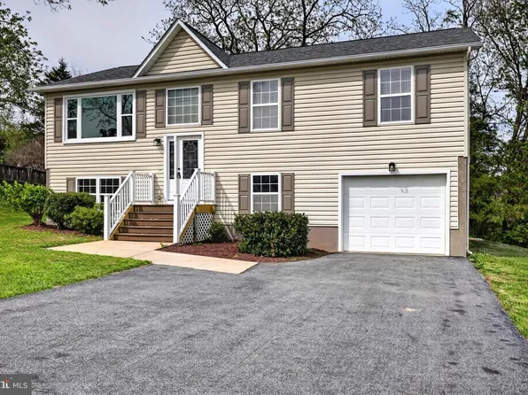 213 Black Oak Dr, Maurertown, VA 22644