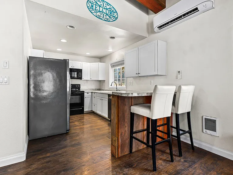 2385 Cascade Hwy SE #1 — Photo 4