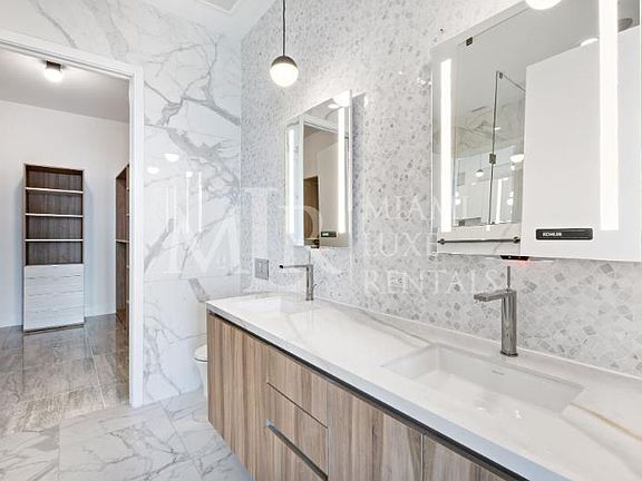 3rd image of 3005 NE 2nd Ave #735