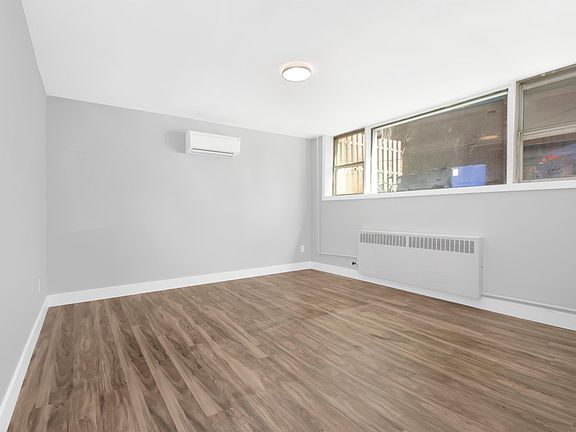 2nd image of 350 Clemow Ave #1017433