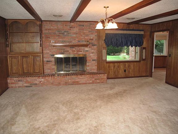 4th image of 3422 Amherst Dr