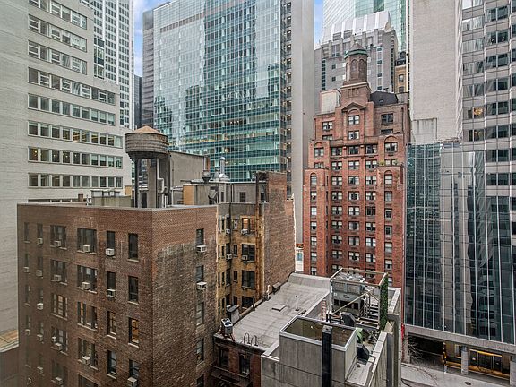 4th image of 60 E 55th St APT 14B
