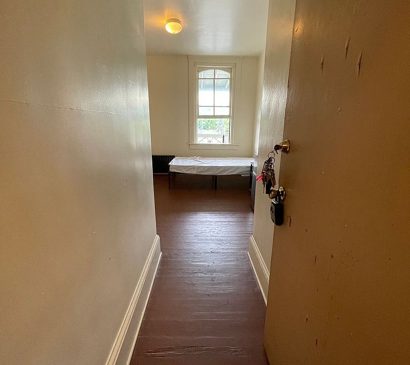 2nd image of 729 Main St #31