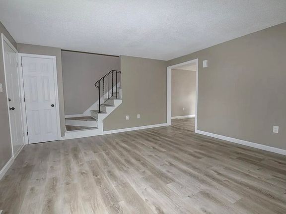 4th image of 2 Bluestone Dr #2