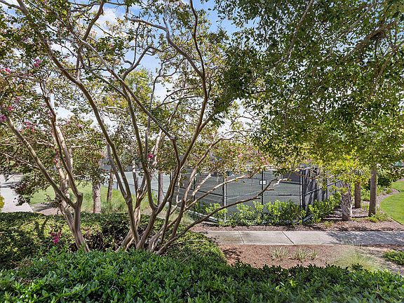 5th image of 1615 Live Oak Park