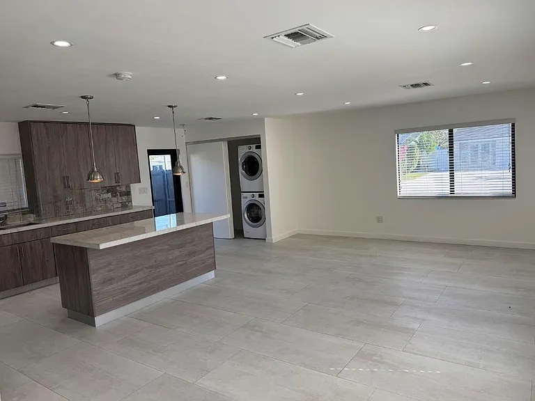 2832 SW 124th Ct — Photo 4