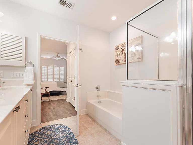 97 N Windward Point Dr #102 — Photo 6