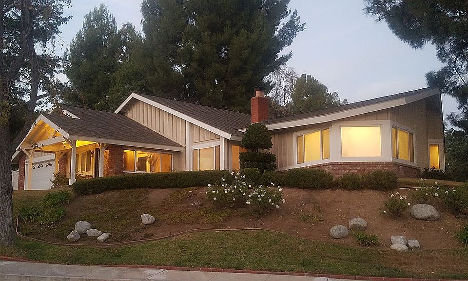 1st image of 609 W Lautrec Ct